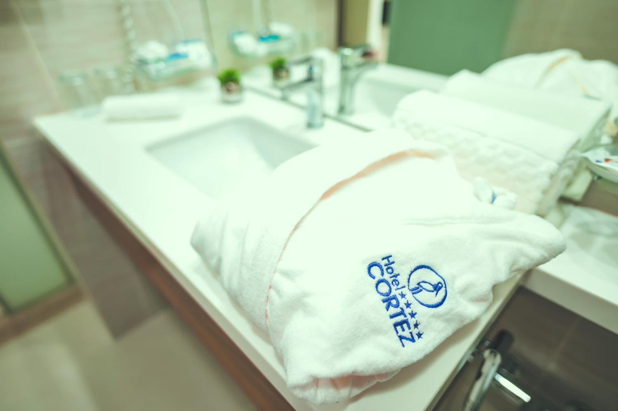 Hotel Cortez Санта Крус де ла Сиера Екстериор снимка