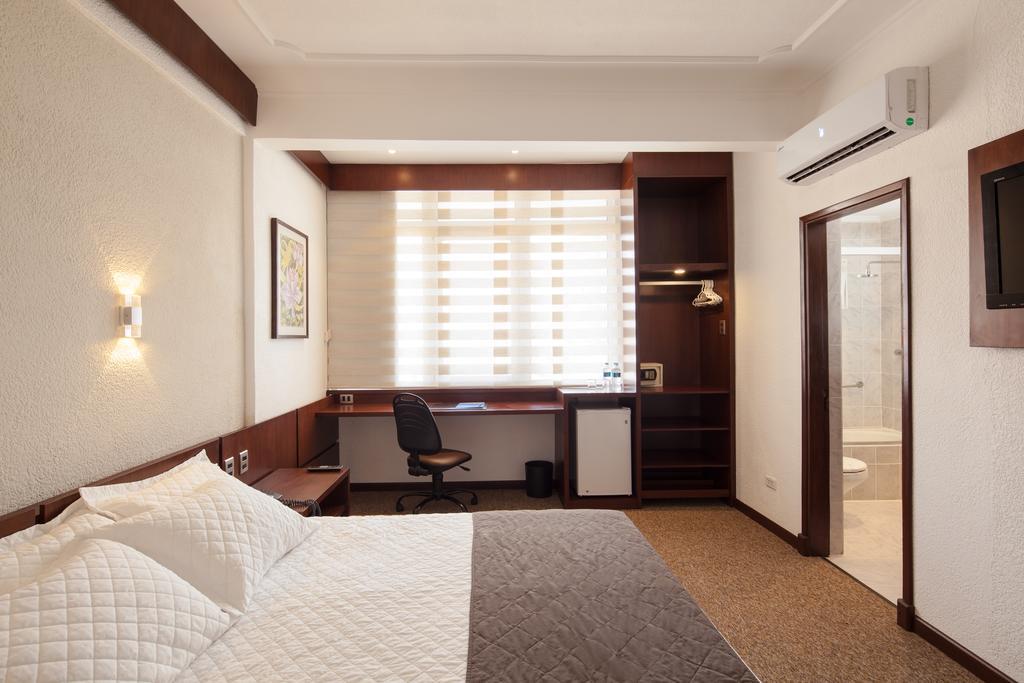 Hotel Cortez Санта Крус де ла Сиера Екстериор снимка